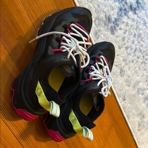 Sorel Black and Pink Sneakers